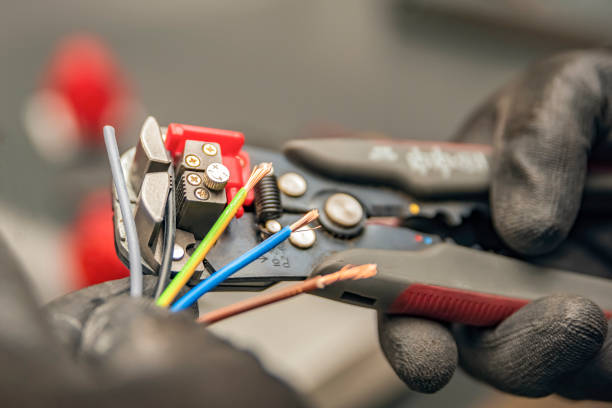 Best Local Electrician Companies  in Smithville, MO