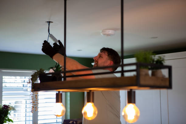 Best Licensed Electrician  in Smithville, MO